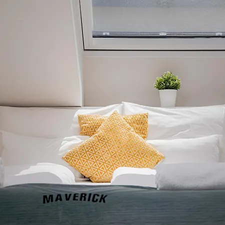 Maverick Market Hostel *