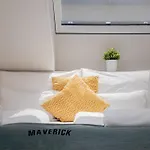Maverick Market ホステル *