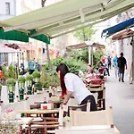 ホステル Maverick Market