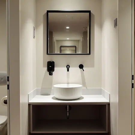 Maverick Market Hostel