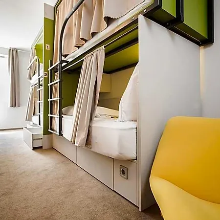 Albergue Maverick Market