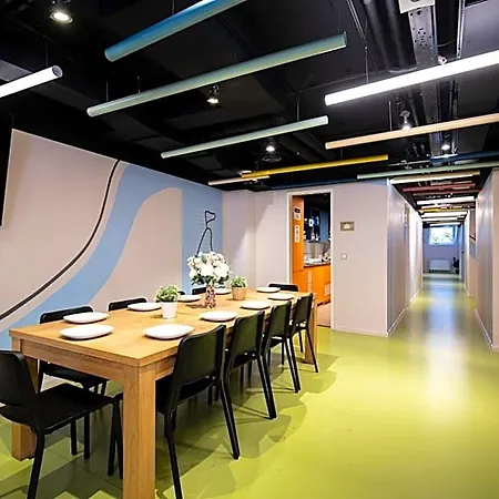Maverick Market Albergue