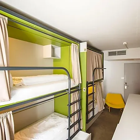 Albergue Maverick Market *