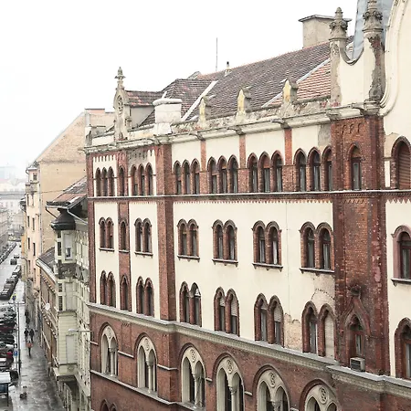 Maverick Market Budapest