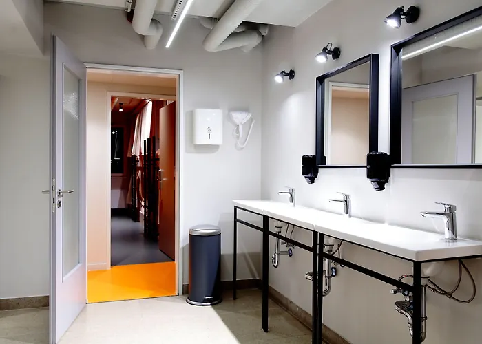 Maverick Market Hostel